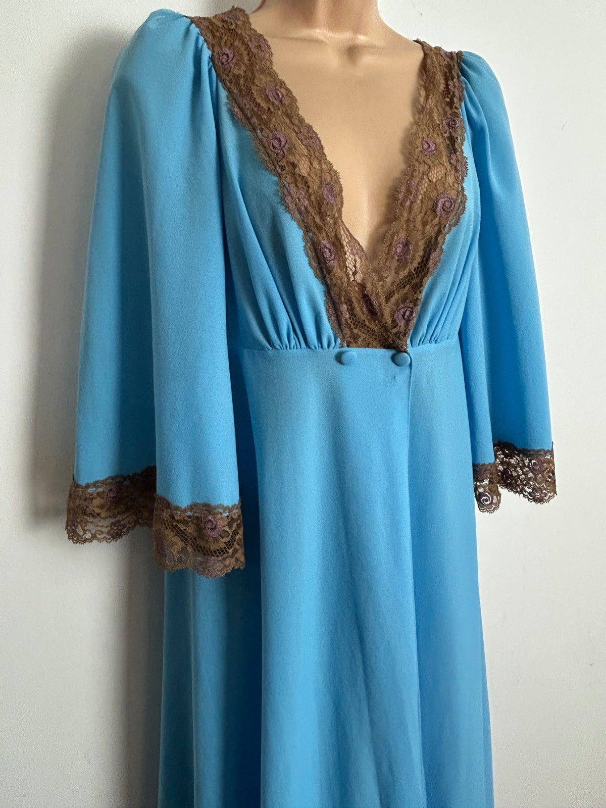 Vintage Late 1960s Size 10 Blue & Brown Lace Trim Matching Peignoir Set