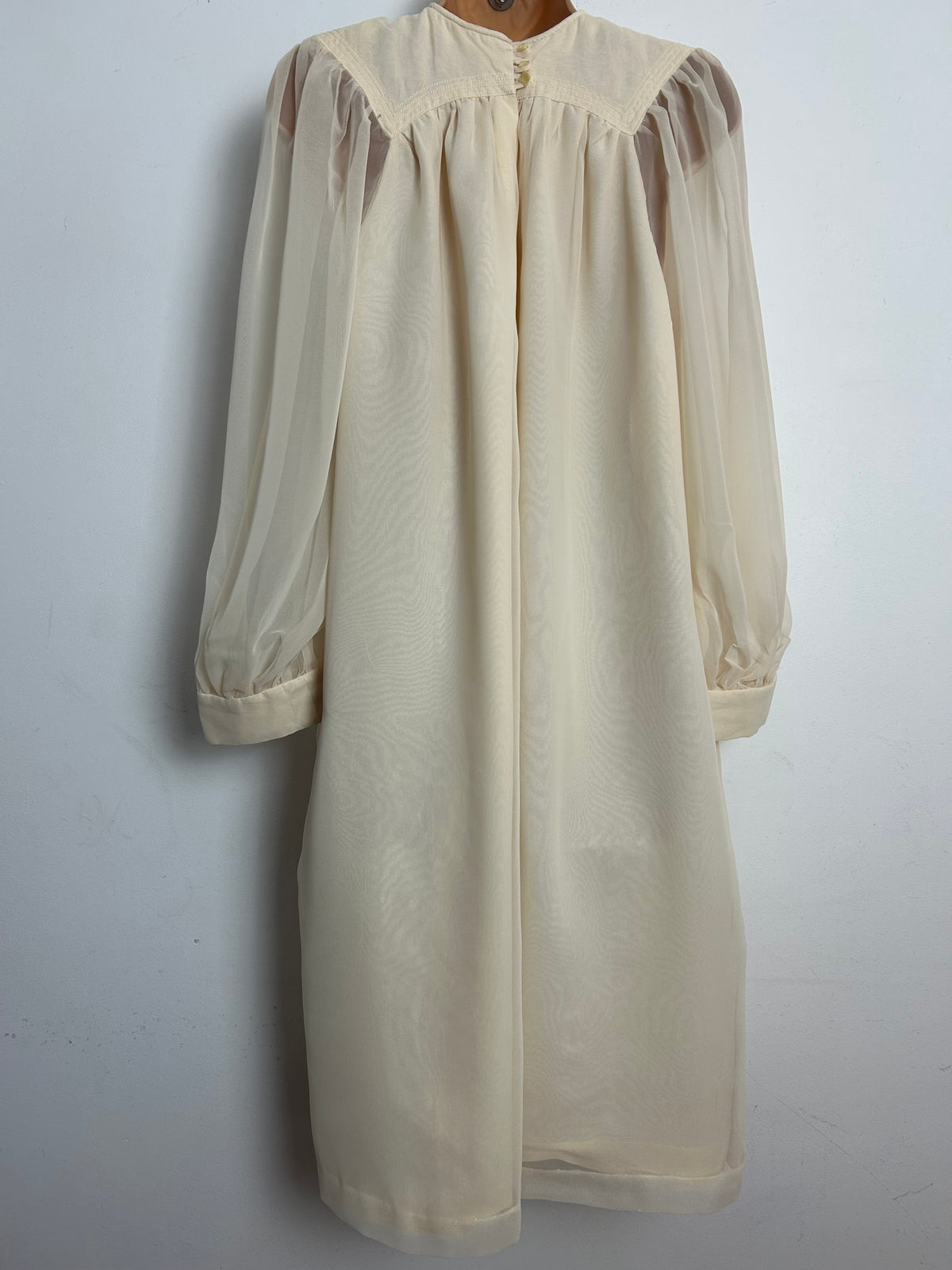 Vintage 1970s Size 10 Cream Long Sleeve Chiffon Smock Trapeze Dress With Pockets