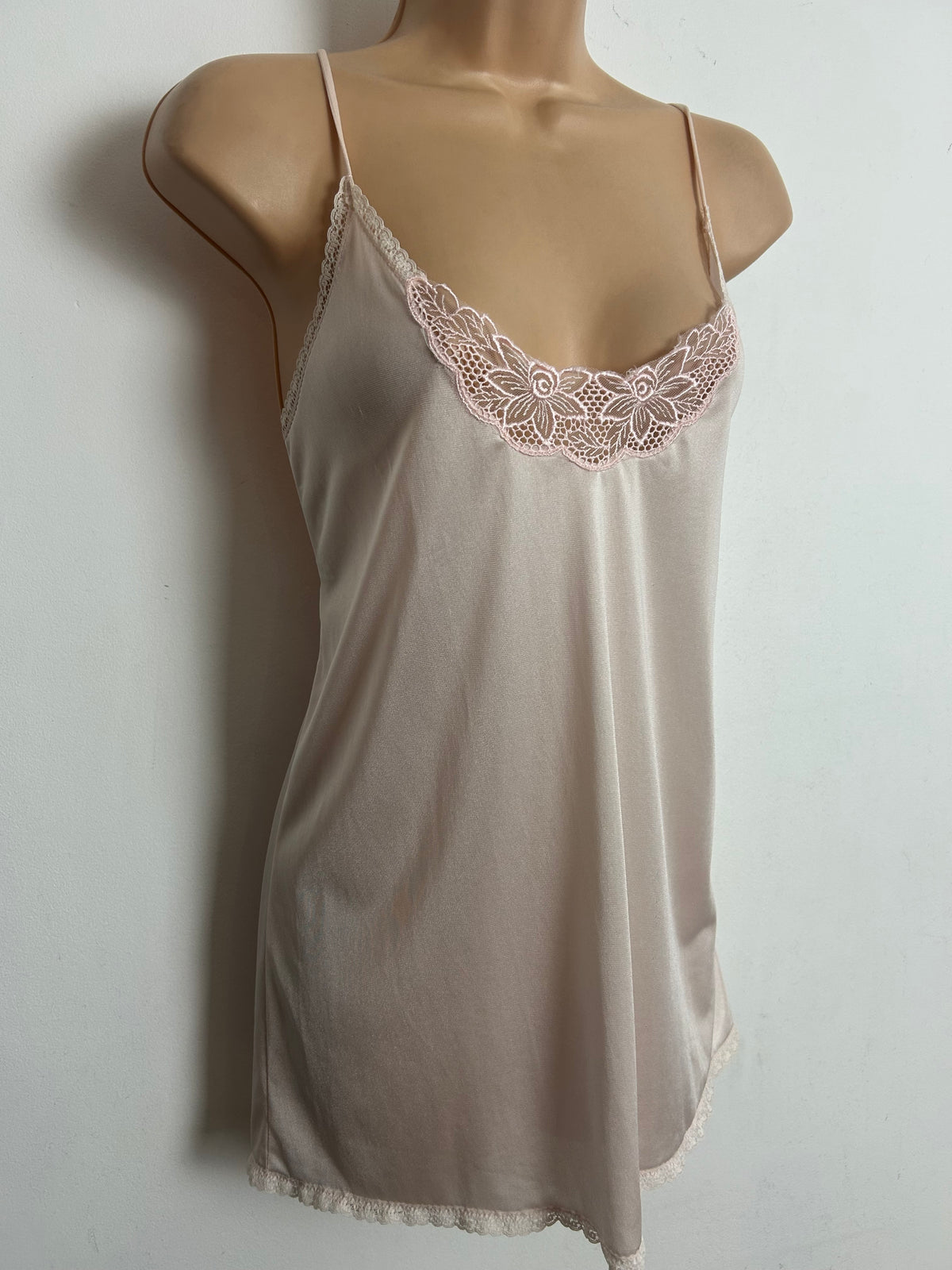 Vintage 1970s NICOLETTE Size 12 Pale Pink Nylon Lace Trim Camisole Slip