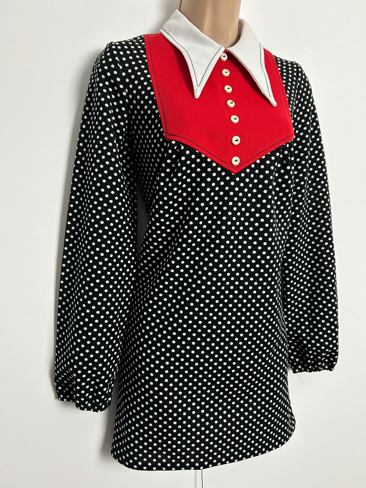 Vintage 1960s UK Size 8 Black & White Polka Dot Print Dagger Collar Long Sleeve Mini Mod Shift Dress