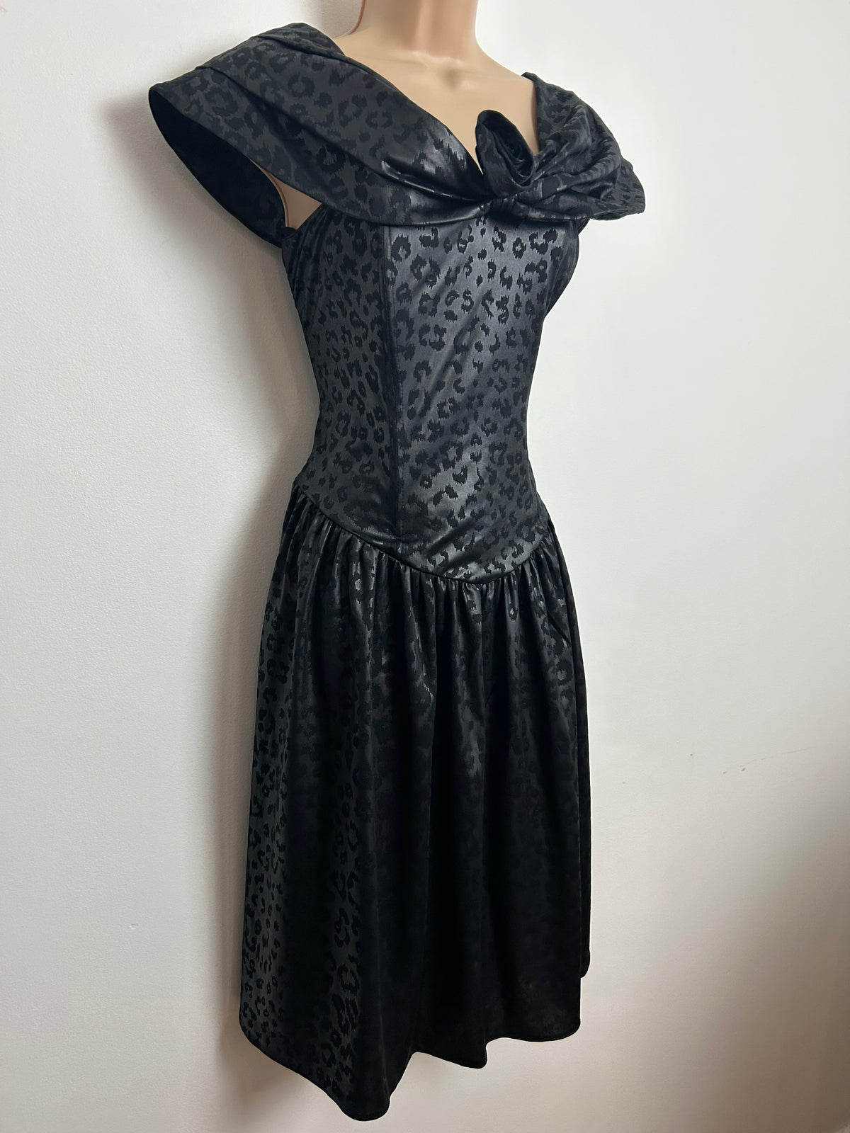 Vintage 1980s Size 10-12 Black Wet Look Animal Leopard Print Bardot Style Party Prom Dress