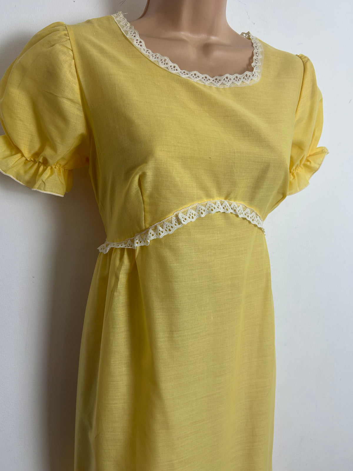 Vintage 1970s SPLENDID Size 10 Yellow Lace Trim Prairie Boho Style Cotton Mix Nightdress