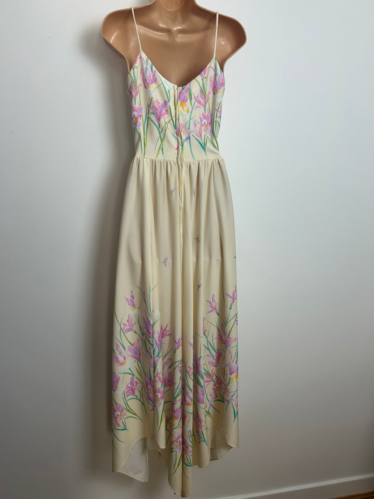 Vintage 1970s Size 6-8 Cream & Pink Iris Print Strappy Handkerchief Hem Summer Maxi Dress