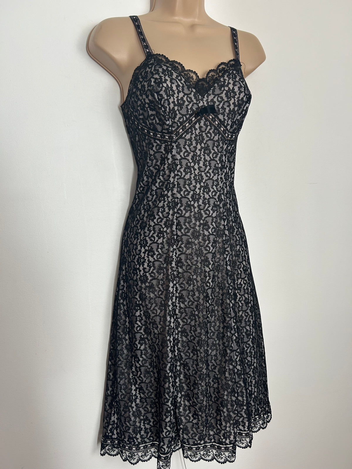 Vintage 1970s POMPADOUR Size 8-10 Black Lace Sexy Strappy Negligee Slip