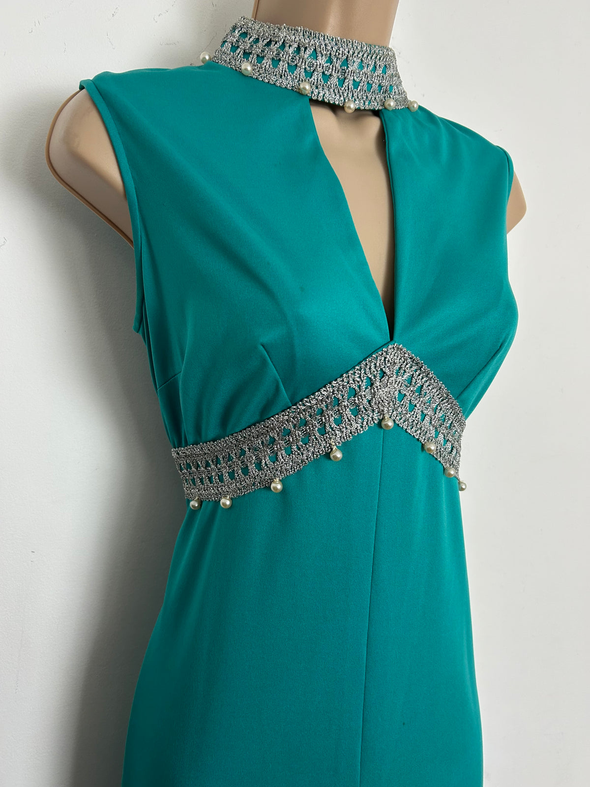 Vintage 1970s Size 10 Jade Green Silver Lace Trim Keyhole Sleeveless Occasion Maxi Dress