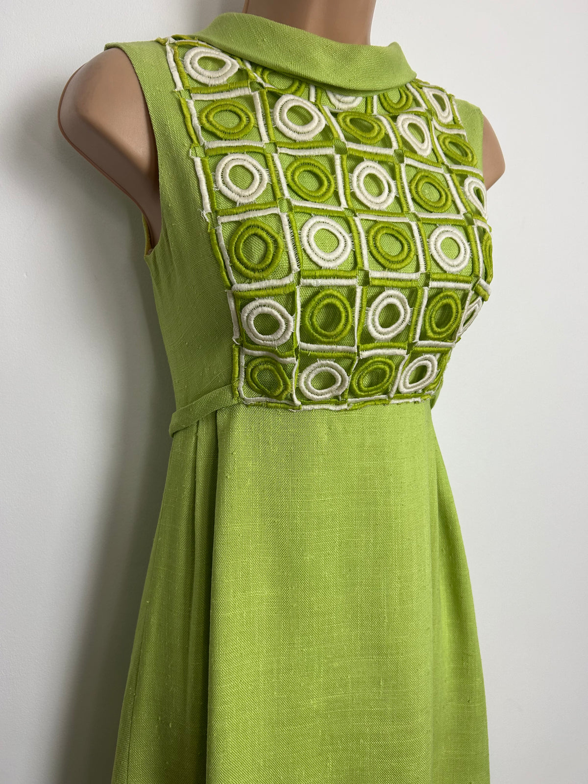 Vintage 1960s Size 6 Lime Green & White Embroidered Cut Out Panel Detail Occasion Maxi Dress