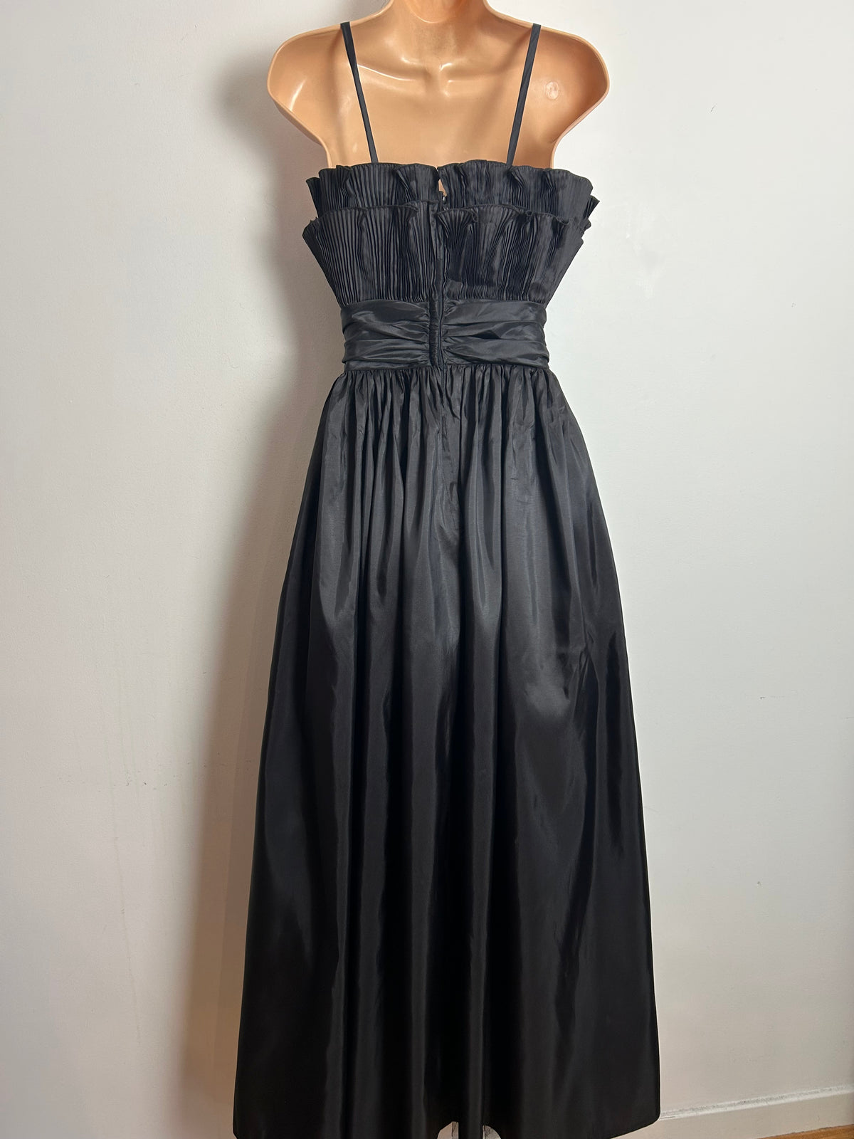 Vintage Early 1980s THE HOUSE OF NICHOLAS Size 8 Black Plisse Pleated Ballgown