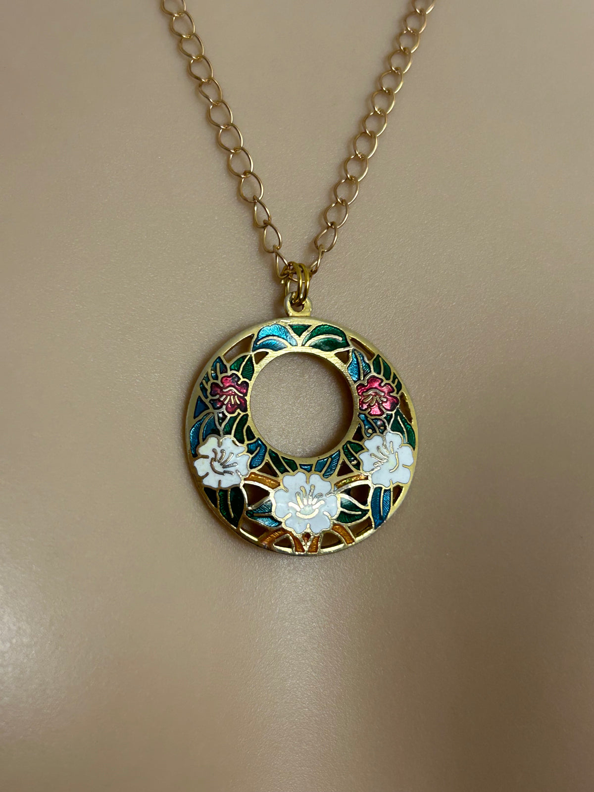 Vintage Gold Tone & Cloisonne Enamel White Red & White Floral Pendant With Necklace