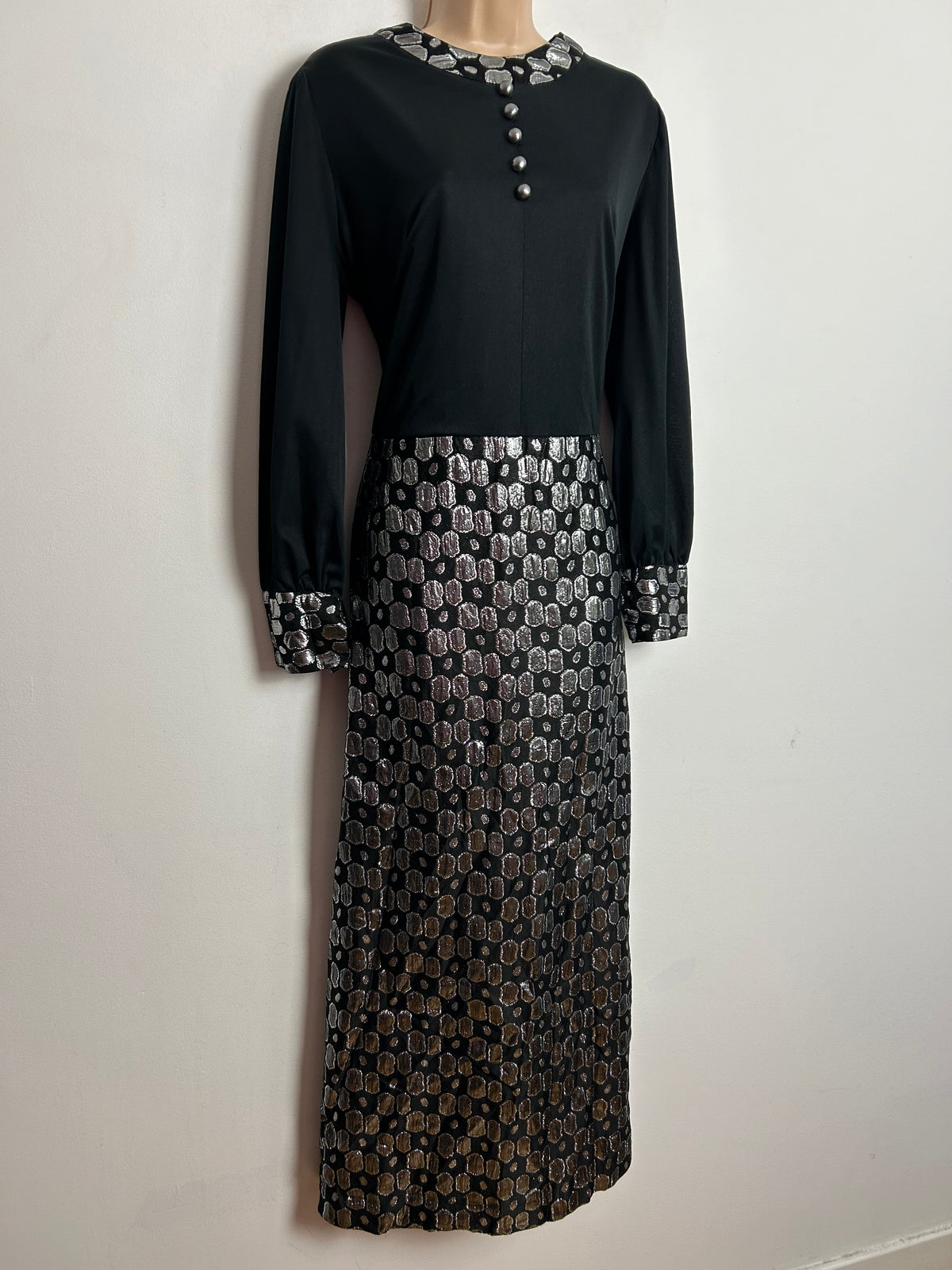 Vintage 1970s MI SIZE UK Size 14-16 Black & Metallic Silver Lurex Abstract Pattern Long Sleeve Occasion Maxi Dress
