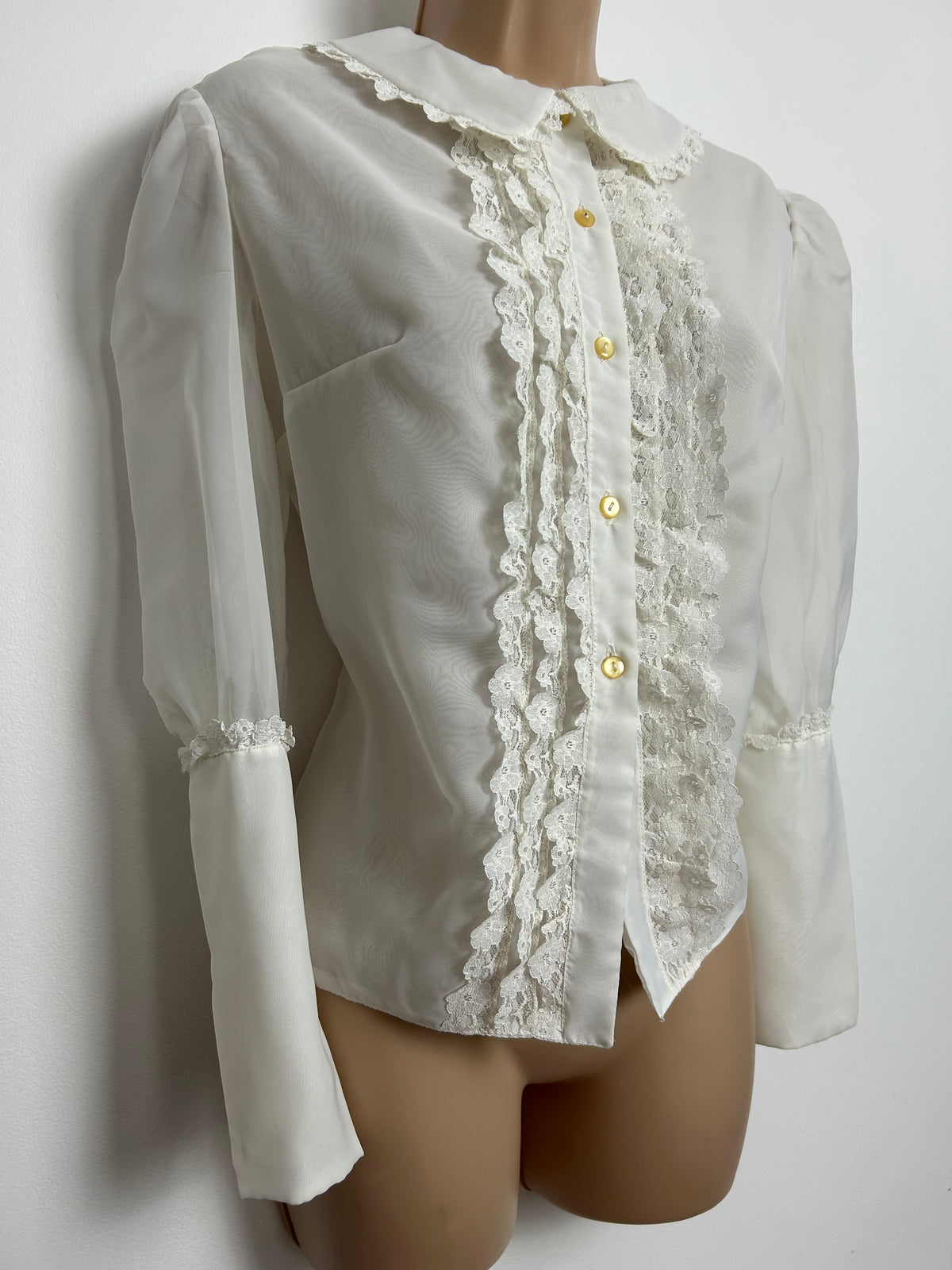 Vintage 1970s Size 10-12 White Lace Trim Peter Pan Collar Long Sleeve New Romantic Blouse
