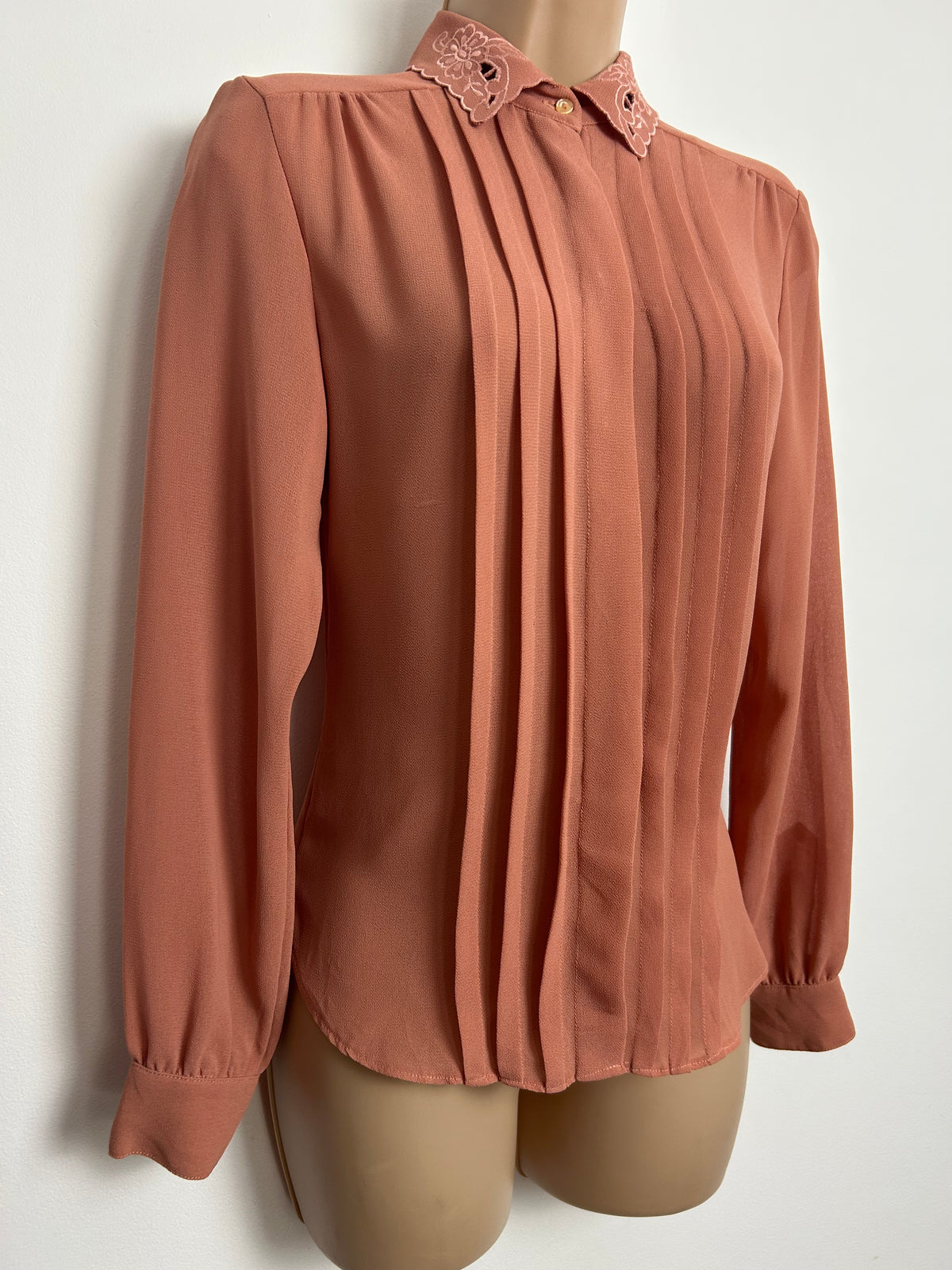 Vintage 1980s CAMPUS CASUALS Size 8-10 Dark Salmon Pink Pleated Detail Long Sleeve Blouse