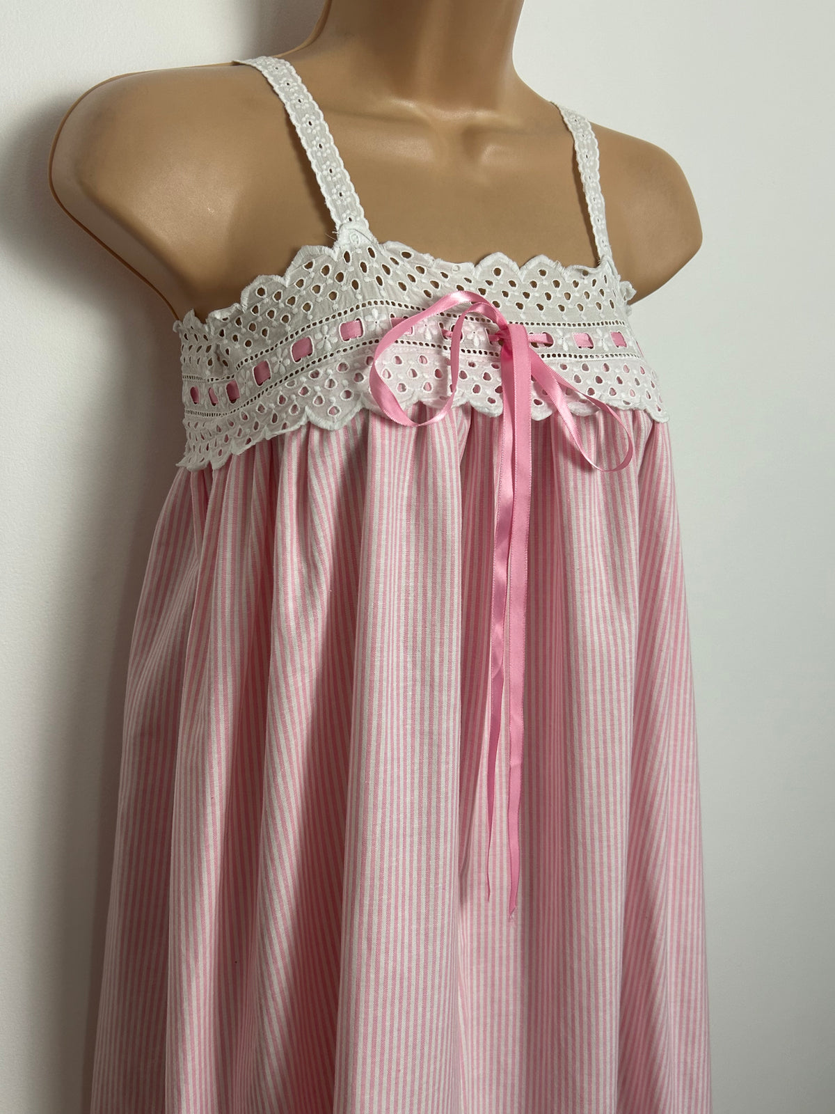 Vintage 1970s Size 6 Pink & White Stripe Broderie Anglais Cotton Nightie