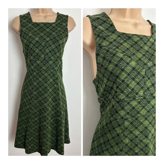 Vintage 1960s Size 10 Green & Black Tartan Check Jersey Mod Shift Dress