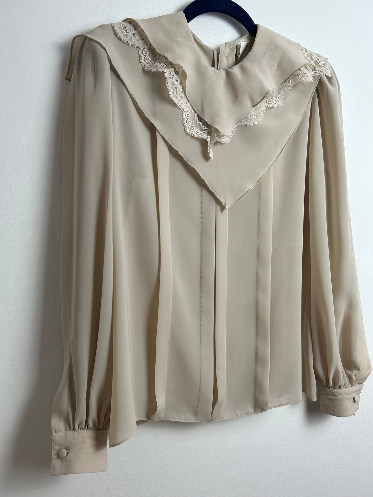 Vintage 1980s Size 14 Soft Beige Layered Lace Collar Pleated Long Sleeve Button Back Blouse