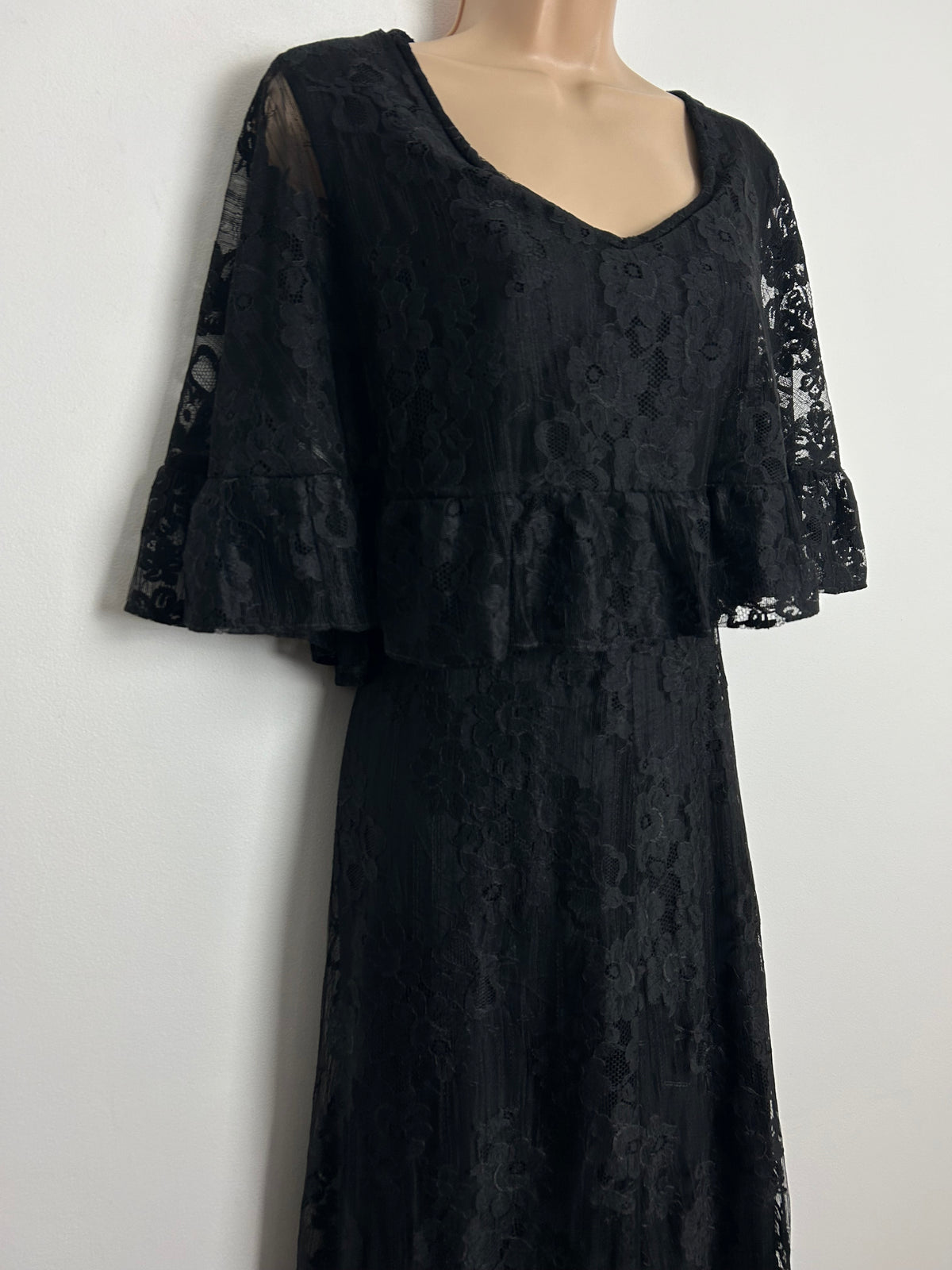 Vintage 1970s KATI AT LAURA PHILLIPS UK Size 10-12 Black Lace Caplet Boho Maxi Dress