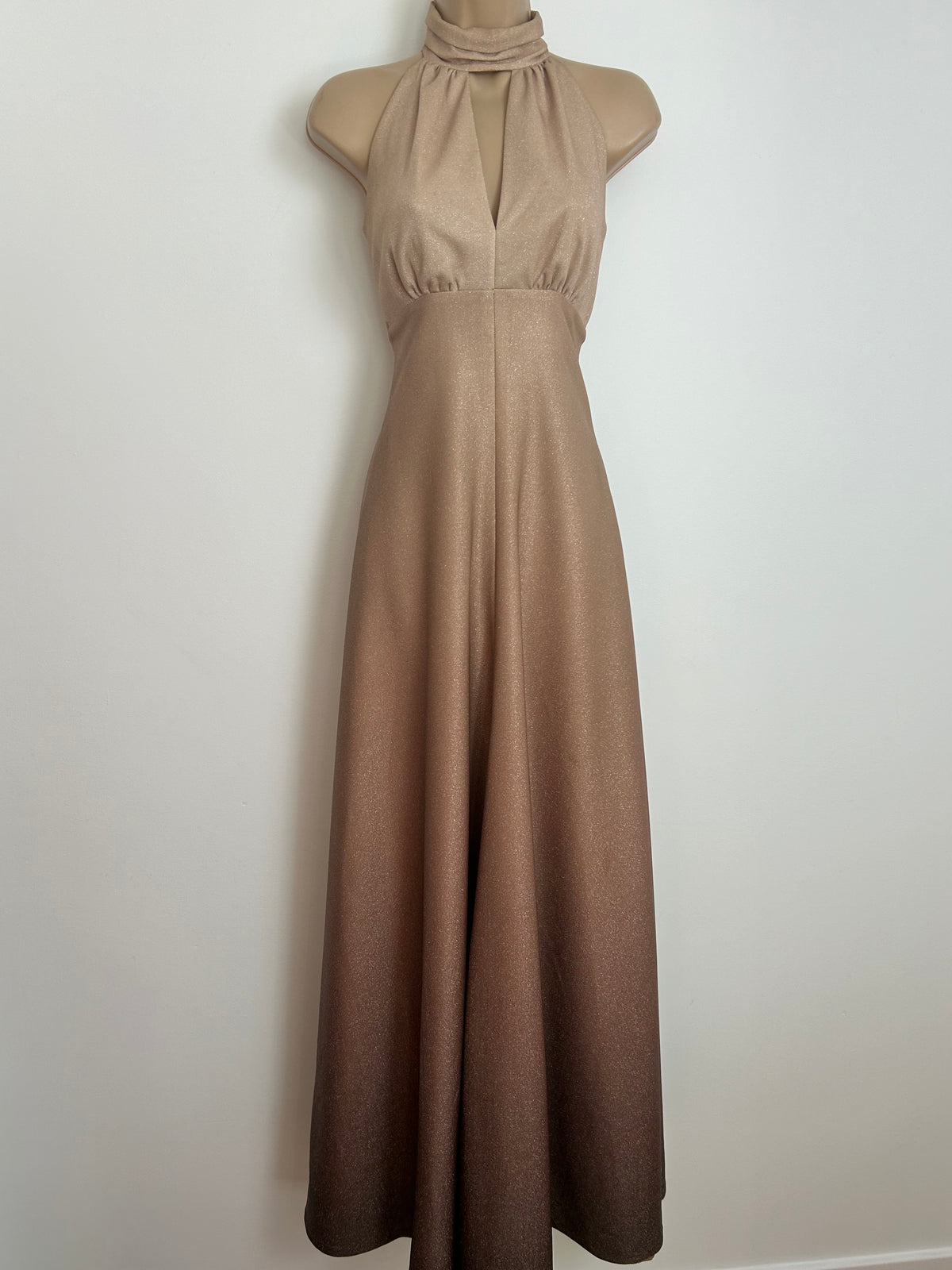 Vintage 1970s Size 6-8 Gold Ombre Sleeveless Keyhole Lurex Occasion Maxi Dress