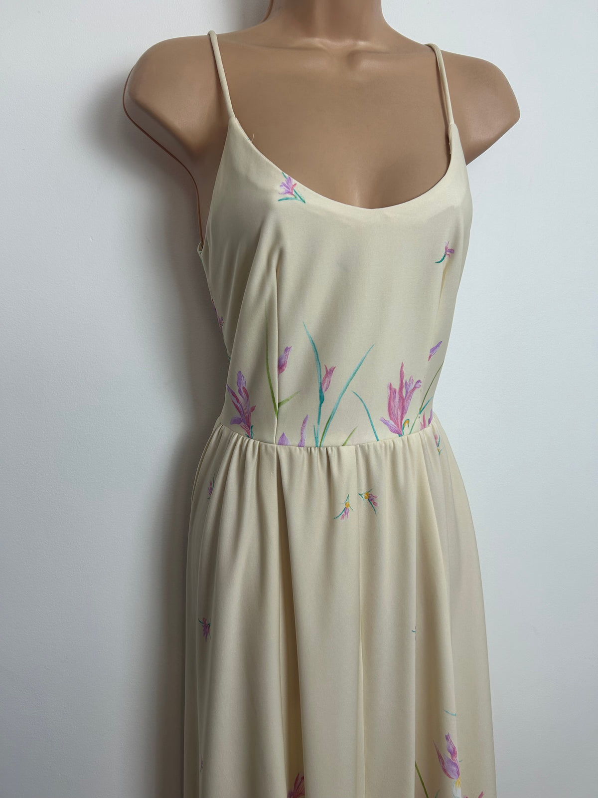 Vintage 1970s Size 6-8 Cream & Pink Iris Print Strappy Handkerchief Hem Summer Maxi Dress