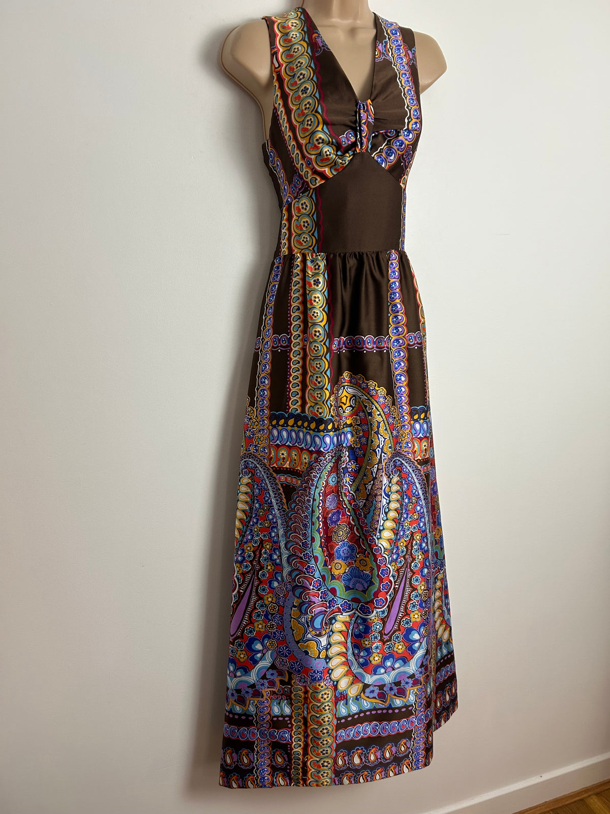 Vintage 1970s VERA MONT PARIS Size 8 Brown Orange Blue & Yellow Abstract Paisley Print Maxi Dress