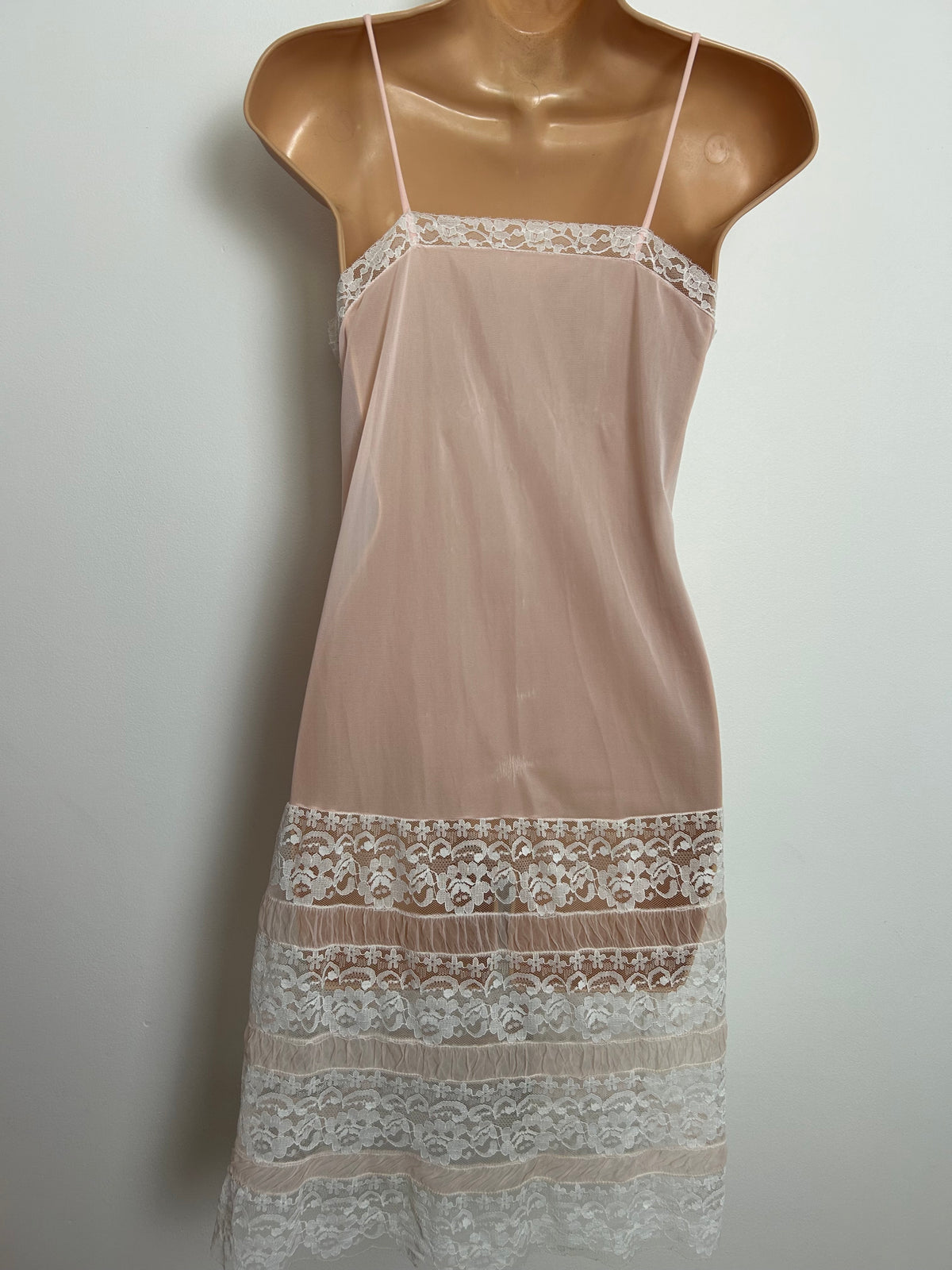 Vintage 1970s Size 8 Very Pale Nude Pink & White Lace Strappy Lace Nylon Slip