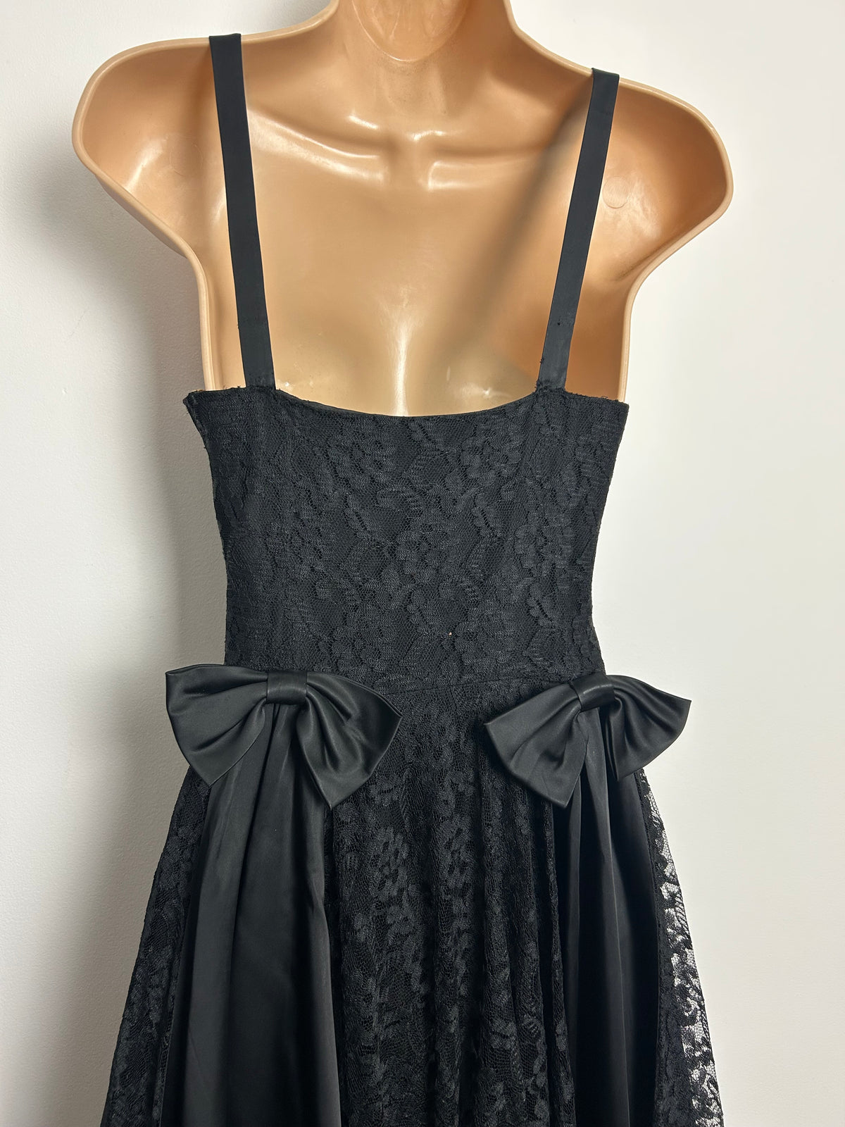 Vintage Late 1950s BLANES Size 8 Beautiful Lace Bow Back Detail Evening Occasion Ballgown