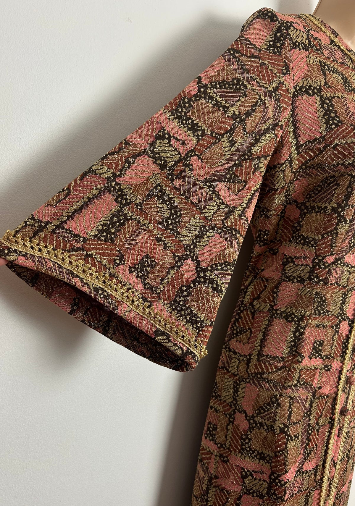 Vintage 1970s MISS JEANNIE Size 12 Pink Brown & Gold Abstract Lurex Polyester Kaftan Style Maxi Dress