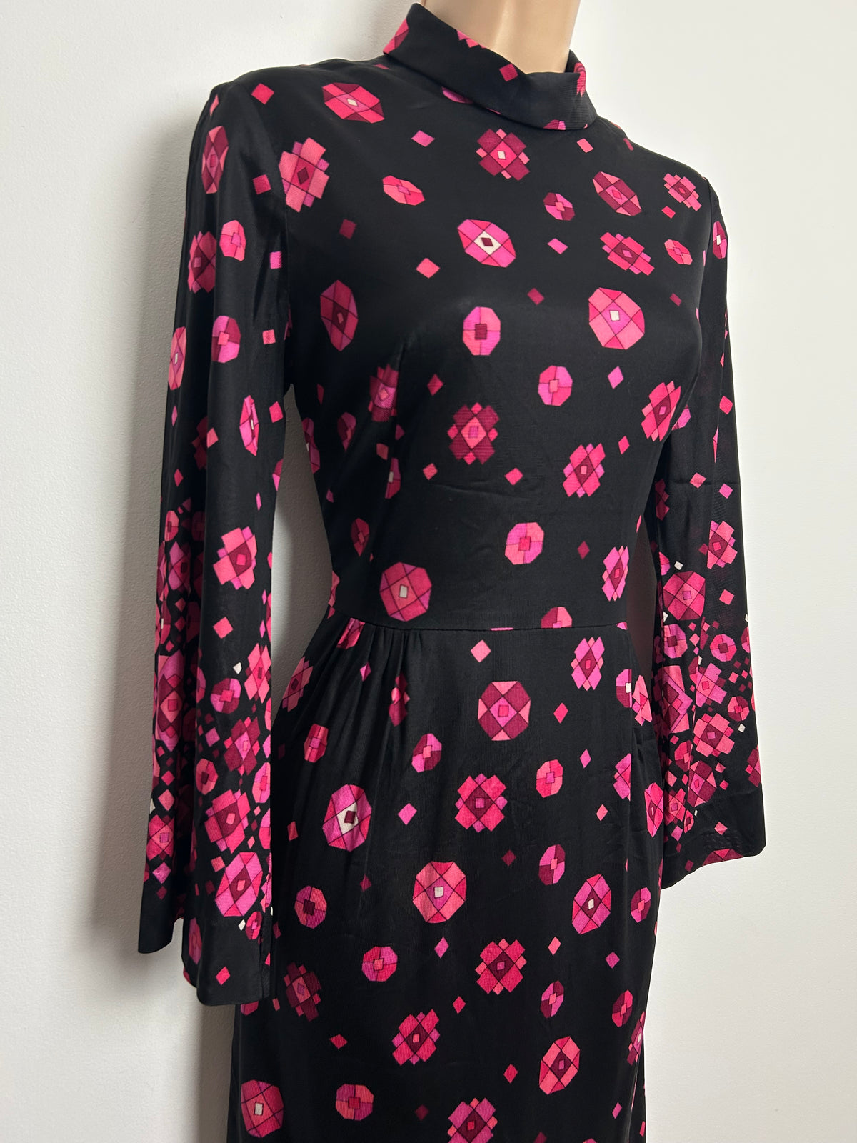 Vintage 1970s EASTEX SIZE 10 Black & Pink Tones Geo Print Long Sleeve Midi Dress