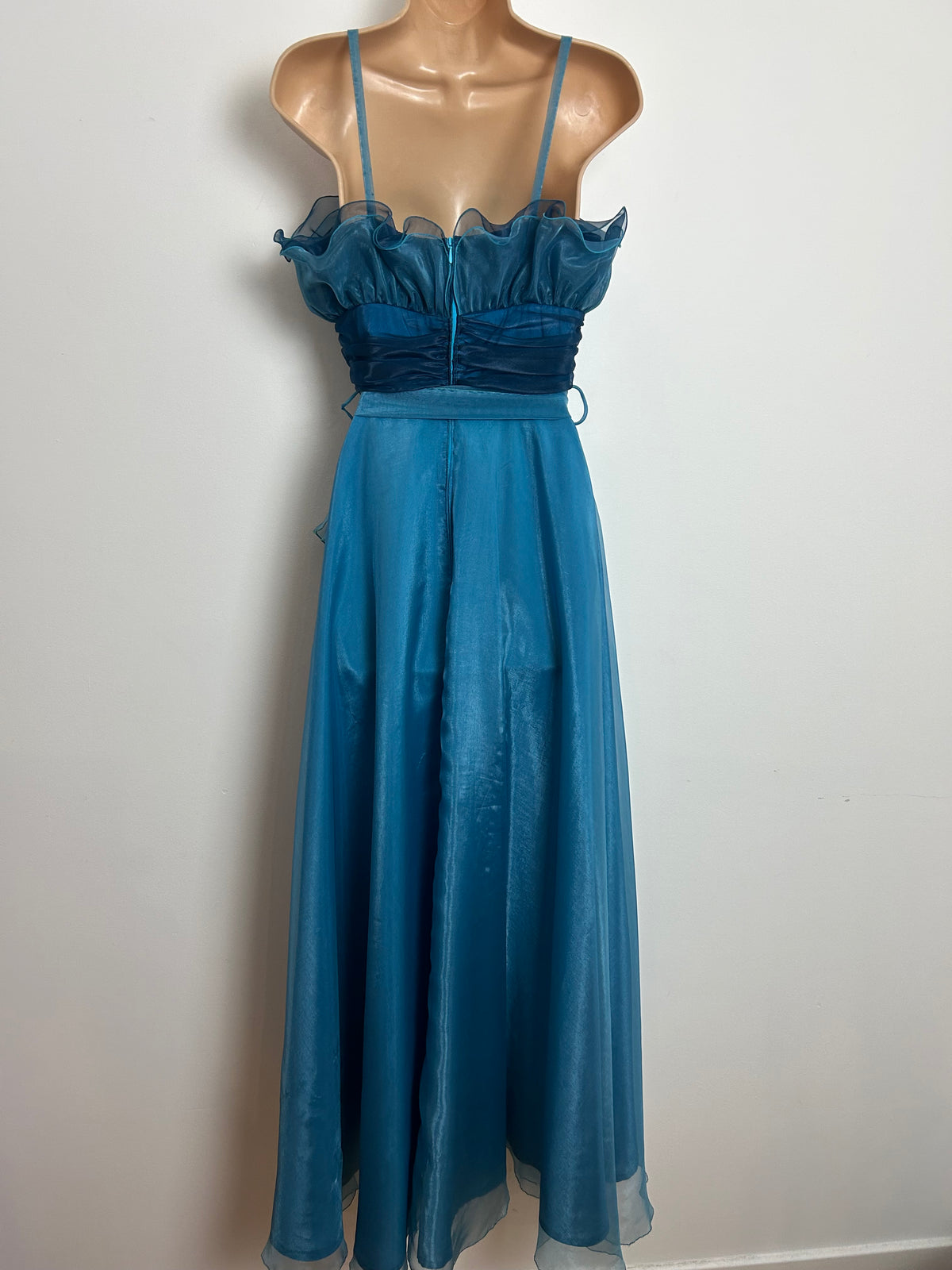 Vintage Late 1970s VERA MONT Size 8 Blue Ombre Chiffon Ruffle Bodice Belted Occasion Party Dress