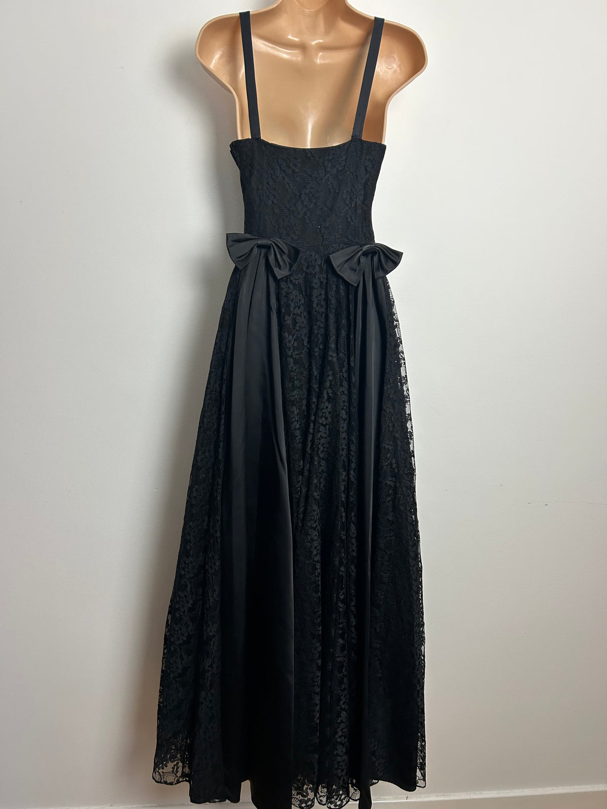 Vintage Late 1950s BLANES Size 8 Beautiful Lace Bow Back Detail Evening Occasion Ballgown