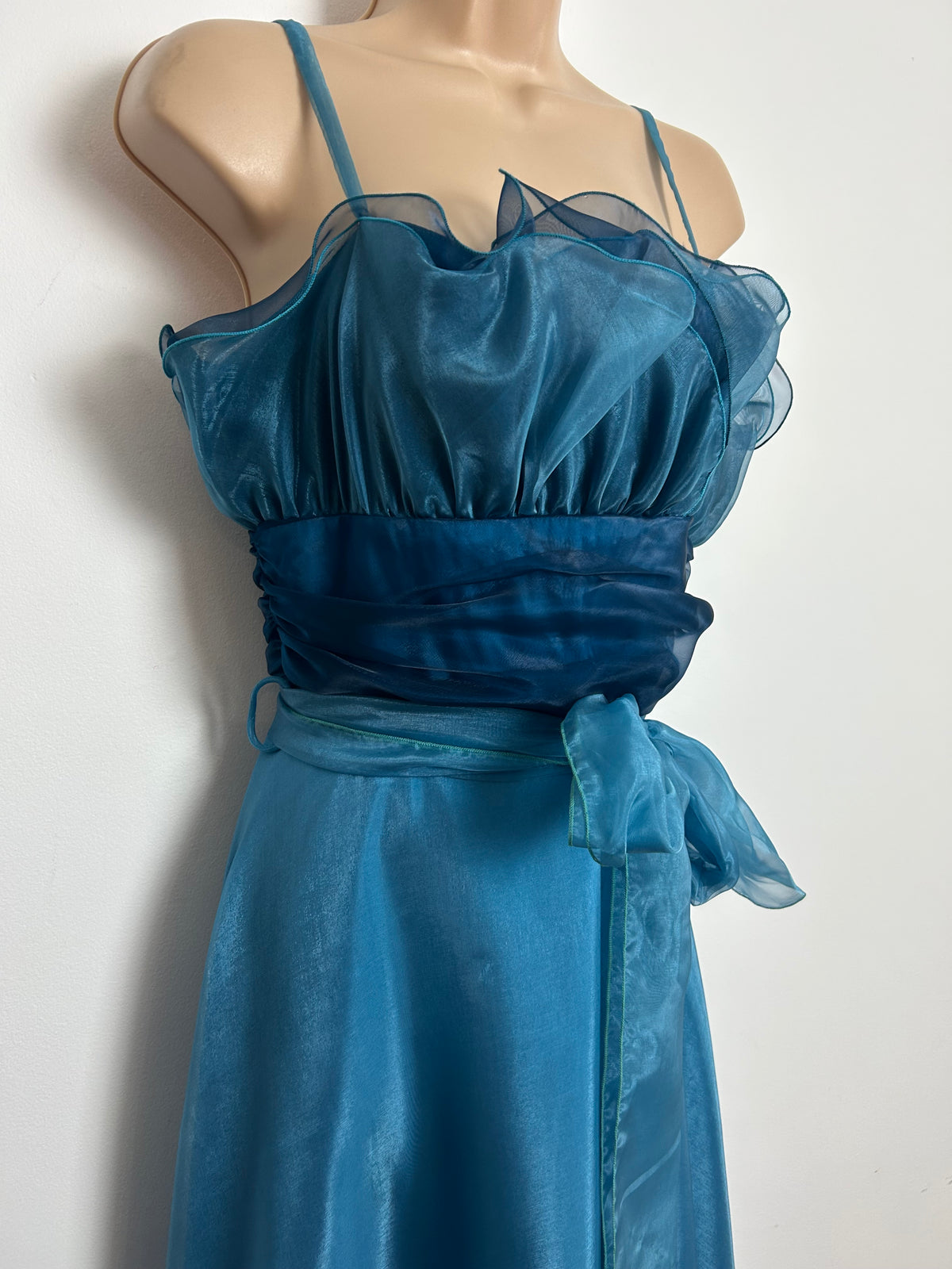 Vintage Late 1970s VERA MONT Size 8 Blue Ombre Chiffon Ruffle Bodice Belted Occasion Party Dress