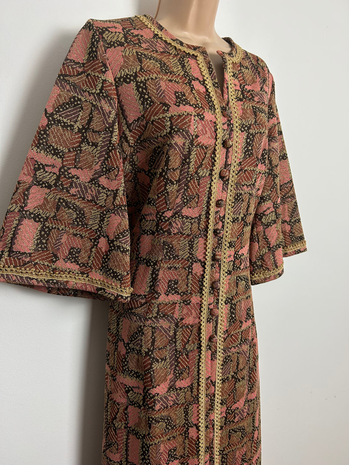 Vintage 1970s MISS JEANNIE Size 12 Pink Brown & Gold Abstract Lurex Polyester Kaftan Style Maxi Dress