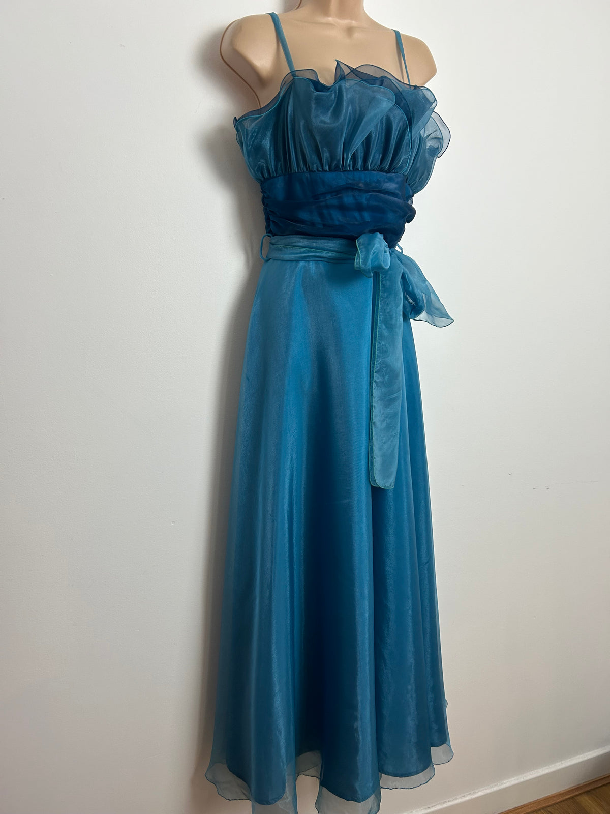 Vintage Late 1970s VERA MONT Size 8 Blue Ombre Chiffon Ruffle Bodice Belted Occasion Party Dress