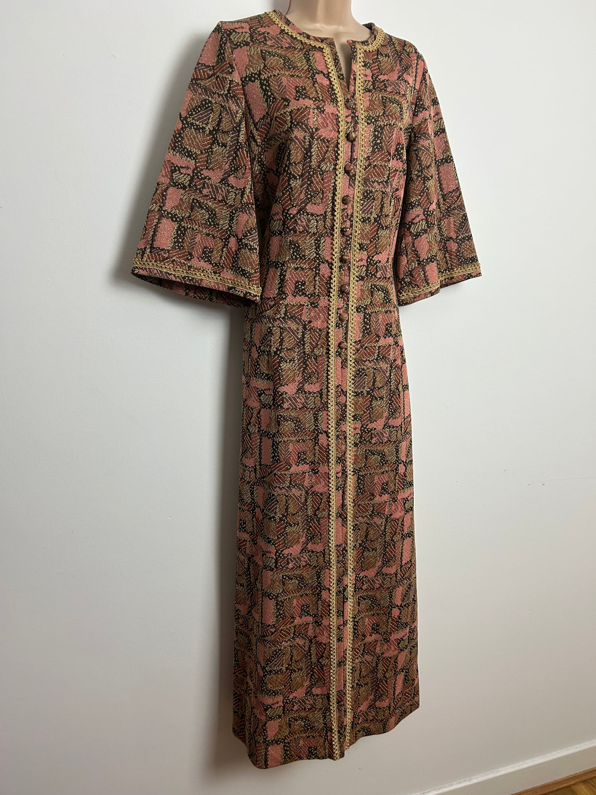 Vintage 1970s MISS JEANNIE Size 12 Pink Brown & Gold Abstract Lurex Polyester Kaftan Style Maxi Dress