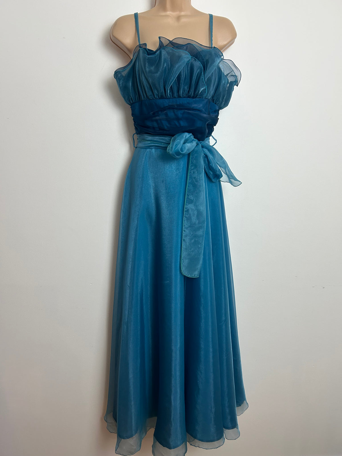 Vintage Late 1970s VERA MONT Size 8 Blue Ombre Chiffon Ruffle Bodice Belted Occasion Party Dress